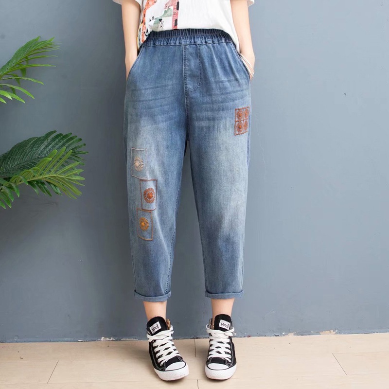 Quần Jeans Lửng Thêu Hoa Thời Trang Hàn Quốc Mới Cho Nữ