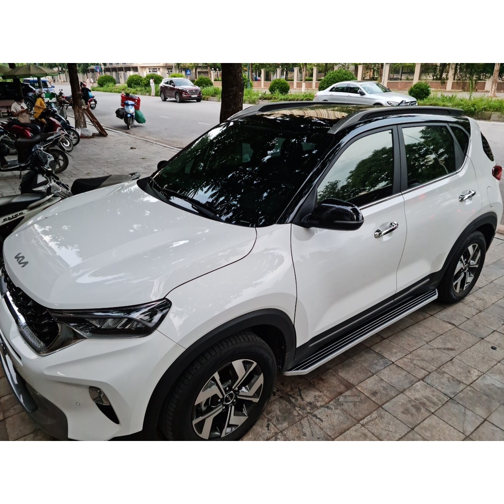 Bậc lên xuống, bệ bước chân xe Kia Sonet. Mẫu nhôm đúc. Khắc laser logo. Siêu KM