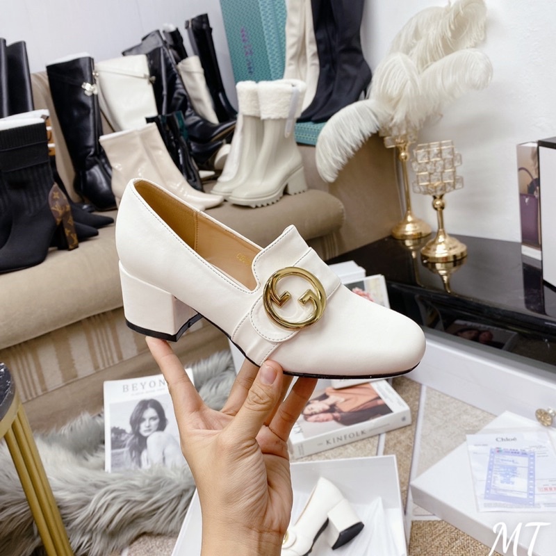 Giày gót vuông khoá bản mũi tròn. Hàng quảng châu cao cấp da mềm , đầy đủ hộp túi