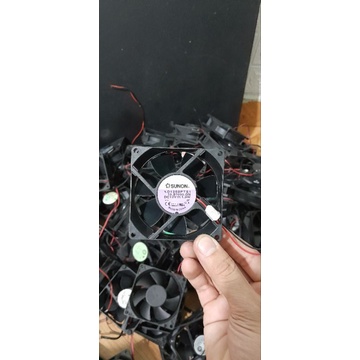 Quạt ,fan 8cm,  12v  tháo máy, chạy tốt , dòng từ 0.19a - 0.30a.