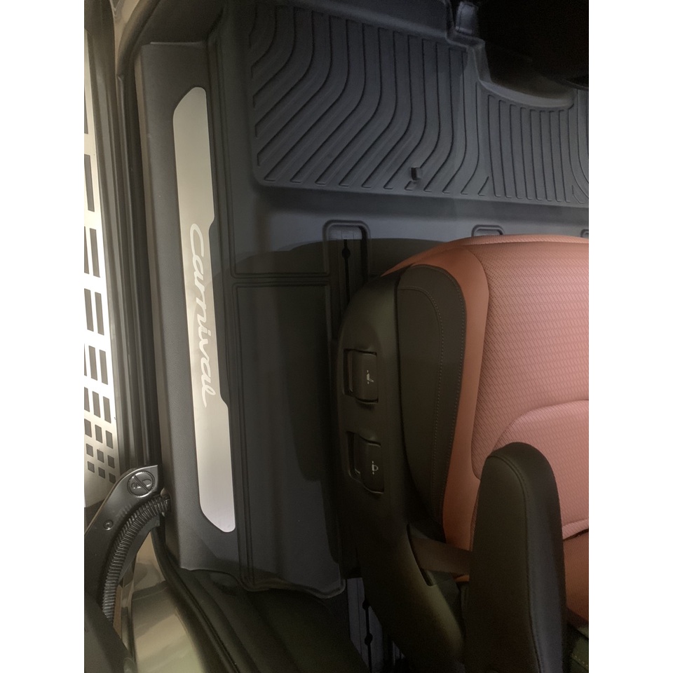Thảm lót sàn ô tô xe Kia Carnival 2022 (sd) nhãn hiệu Macsim- 3 hàng ghế chất liệu tpe loại cao cấp (bản 7 chỗ)