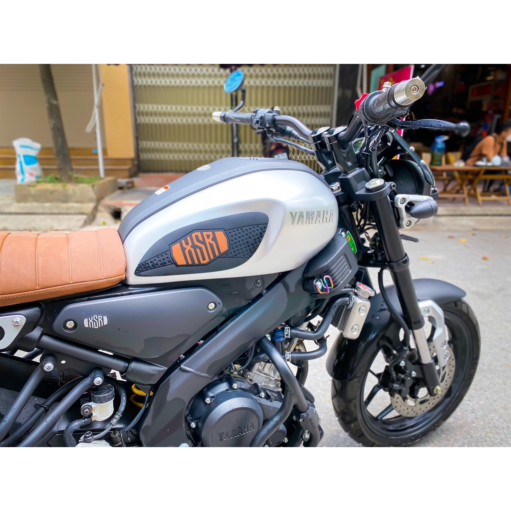 Dán chống trượt bình xăng cho Yamaha XSR155.