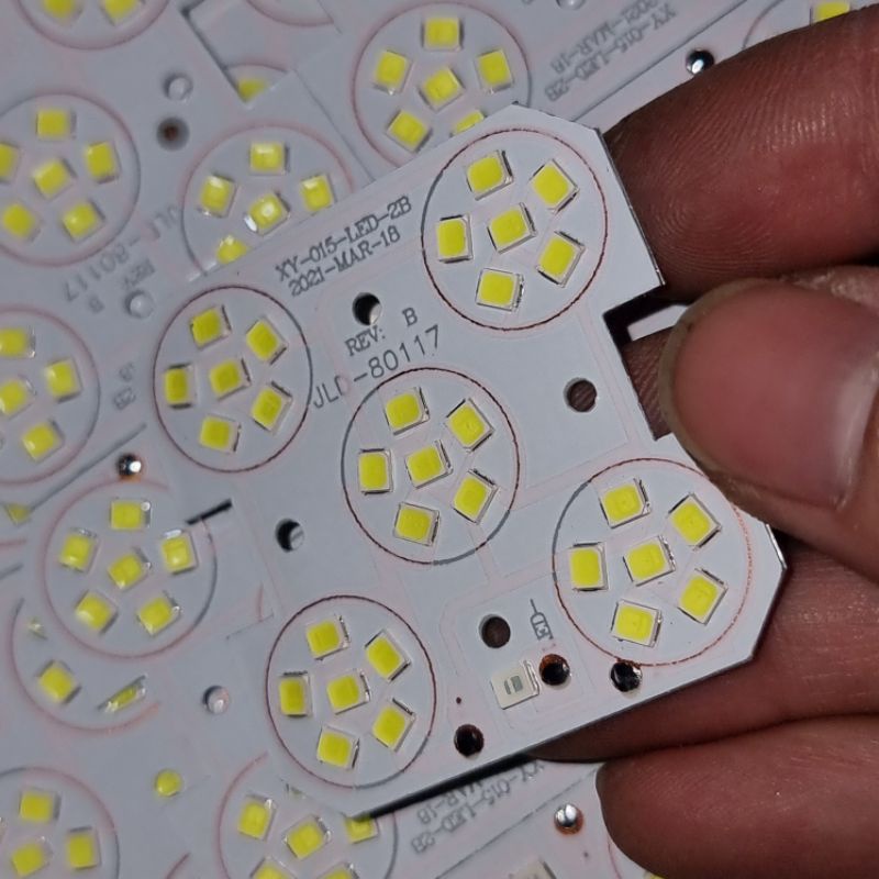 bảng đèn led nhôm 3.2-3.7v 30 chip led nhỏ 7.5 W ánh sáng trắng