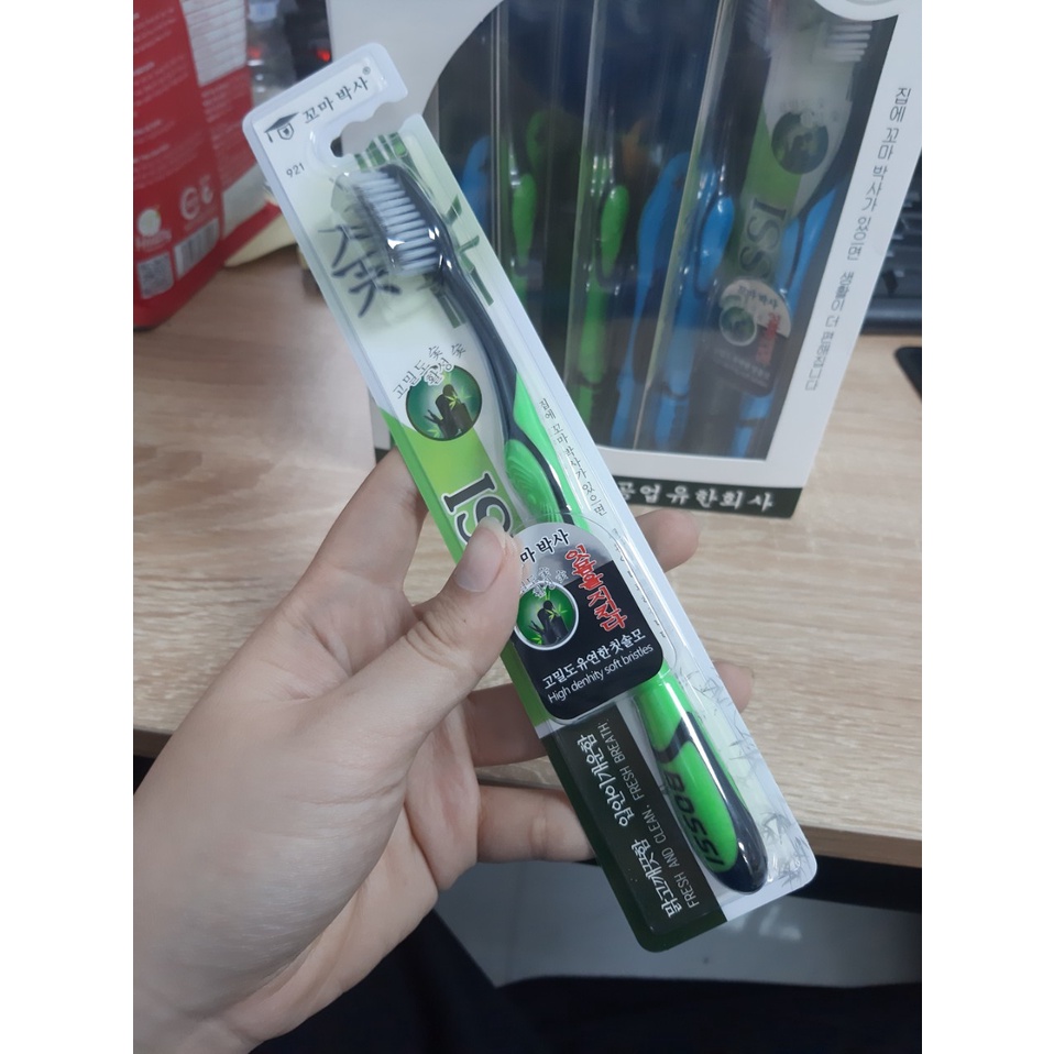 Bàn chải đánh răng than tre hoạt tính Hàn Quốc Bossi