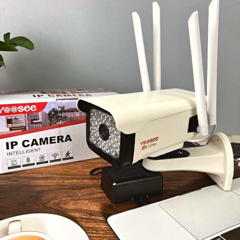 Camera yoosee ngoài trời ban đêm có màu, xoay qua điện thoại, 4 râu 48 đèn - Camera wifi ngoài trời yoosee