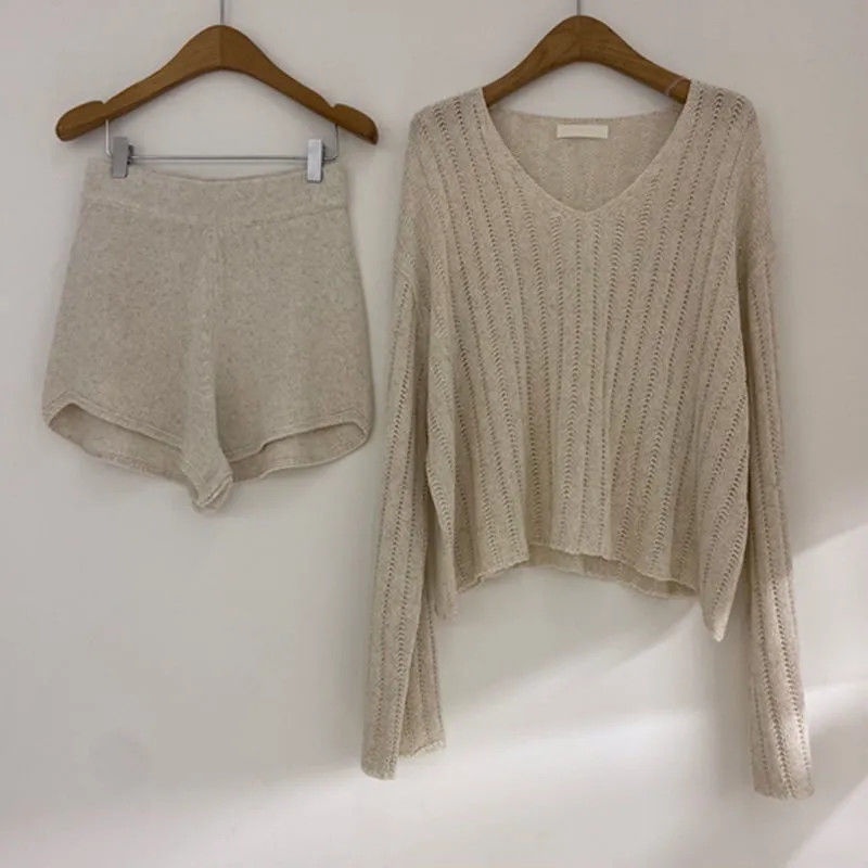 Bộ Áo Dệt Kim Cổ Chữ V Dáng Rộng + Quần Short Thời Trang Thu Đông Phong Cách Hàn Quốc Cho Nữ