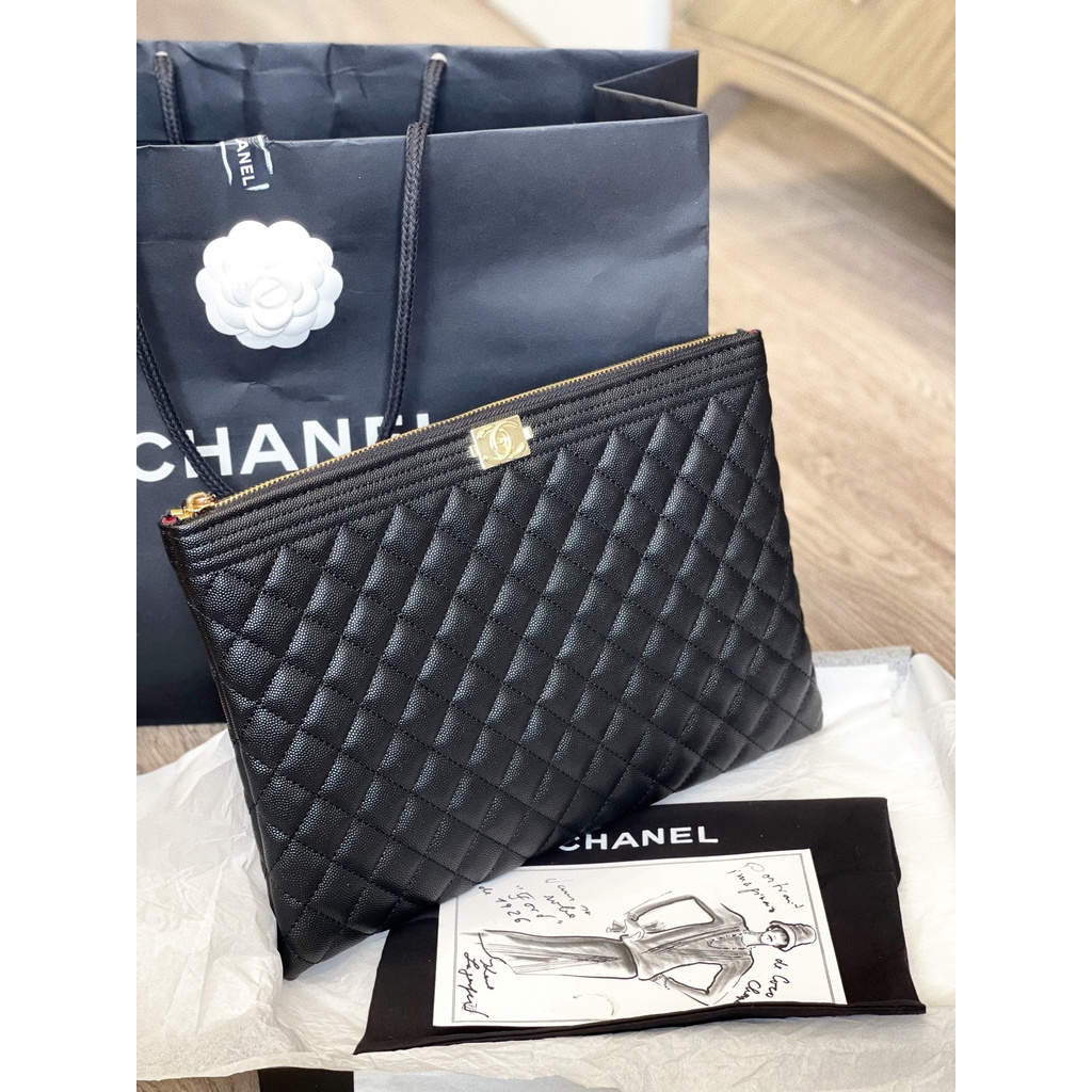 Túi kẹp nách cầm tay chnel logo tag vàng