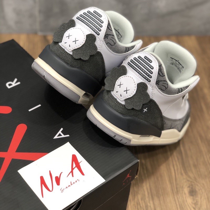 GIÀY JD3 CUSTOM KAWS TRẮNG XÁM LAI AU