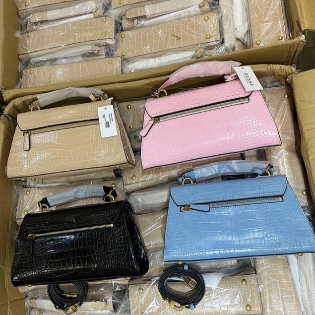 Túi đeo chéo nữ guess đủ màu Size : 29cm*10cm*16cm