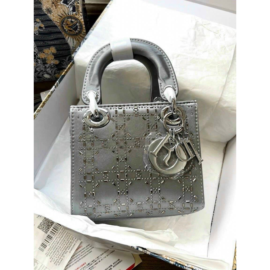 Túi Xách DI0 Đính Đá Size 17cm Bản Hót Nhất Năm Nay Hàng Cao Cấp Fullbocx Bỏ Vừa Điện Thoại MTA174.3999