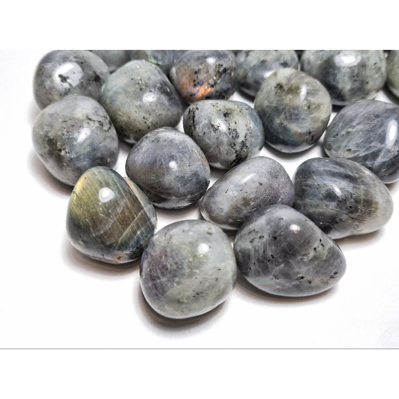 Tumbled Labradorite mài bóng tự nhiên giúp hỗ trợ giảm stress, căng thẳng, giúp ngủ ngon và tăng cường hệ xương khớp
