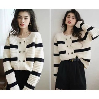 Áo khoác len phong cách Hàn Quốc.