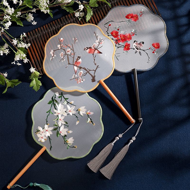 Quạt Hai Mặt Thêu Họa Tiết Phối Tua Rua Phong Cách Trung Hoa 12.29