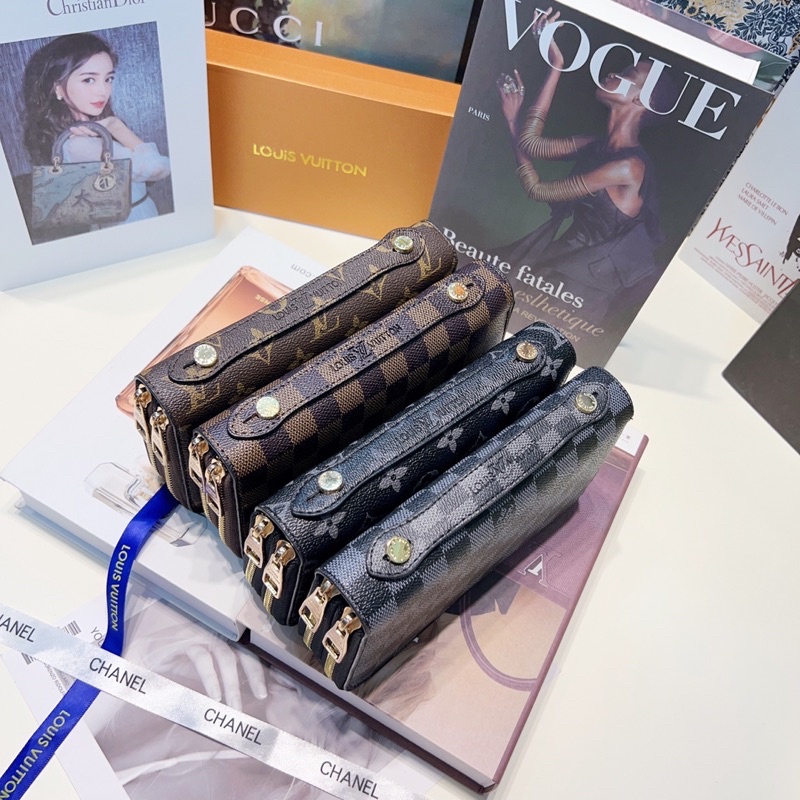 Ví dài khoá vàng