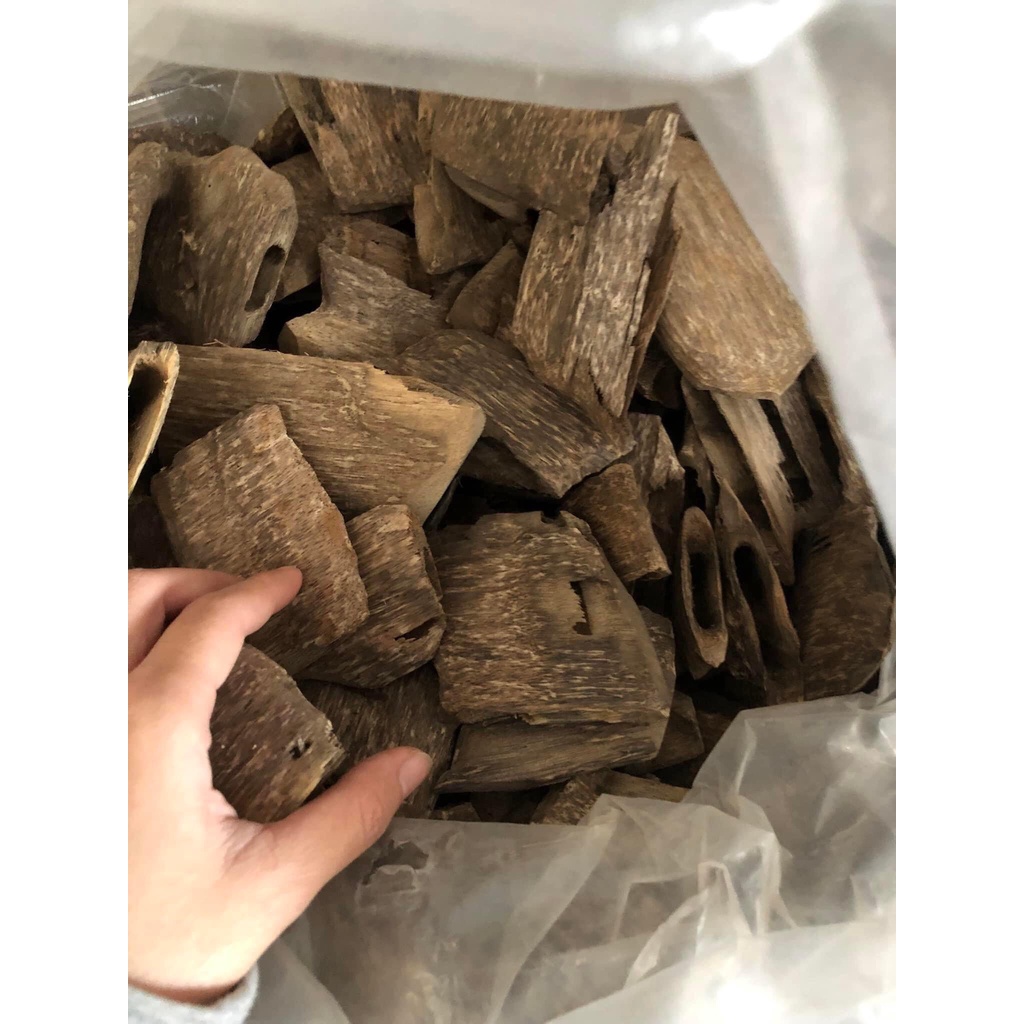 Trầm Miếng xông nhà. Hàng sạch thơm chuân , TẨY UẾ  MAY MẮN CỰC