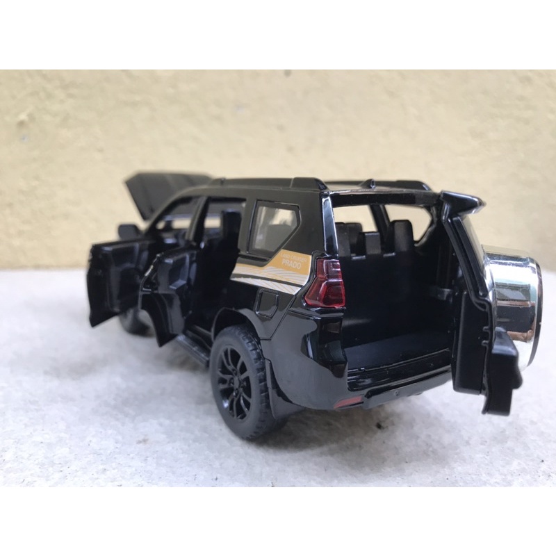 Mô hình xe ô tô Land Cruiser PRADO 2022 1:32