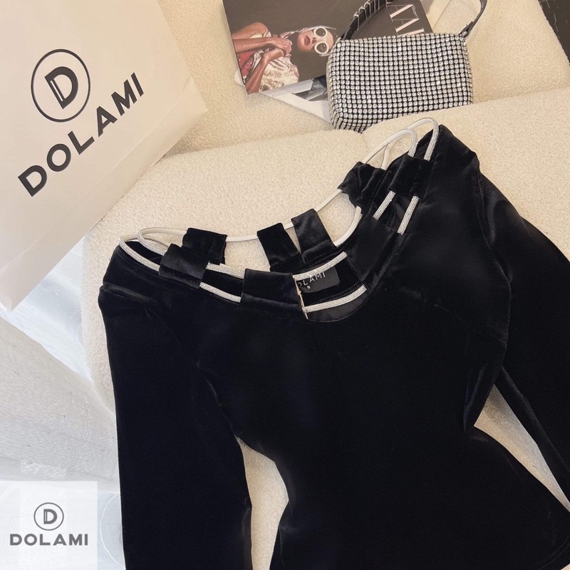 Set áo tay dài khoéc ngực + Chân váy xoè 🖤