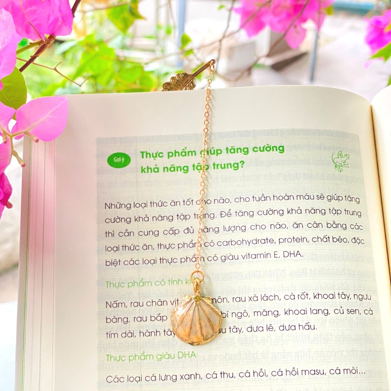Bookmark Đánh Dấu Trang Sách Kim Loại Hình Lông Vũ Màu Vàng Dây Treo Vỏ Sò Dễ Thương