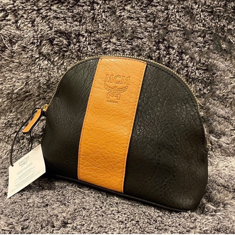 Túi Da MCM Chính Hãng Đựng Mỹ Phẩm Tiện Dụng 33*26*35 (Gift Nước Hoa MCM)