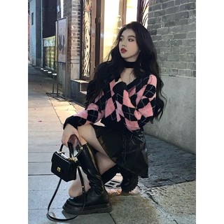 Áo len trám hồng đen cổ v choker