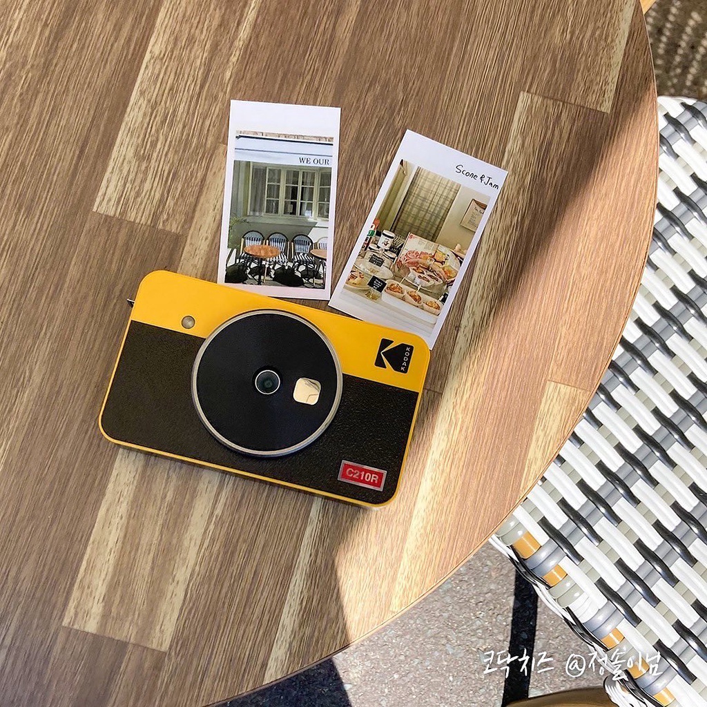 In ảnh Polaroid bằng film Kodak Mini Instant