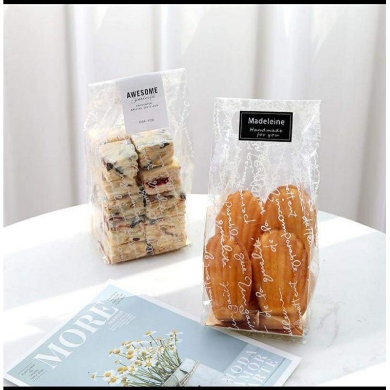 Túi cookie chữ trắng kèm đế vàng tập 50 cái