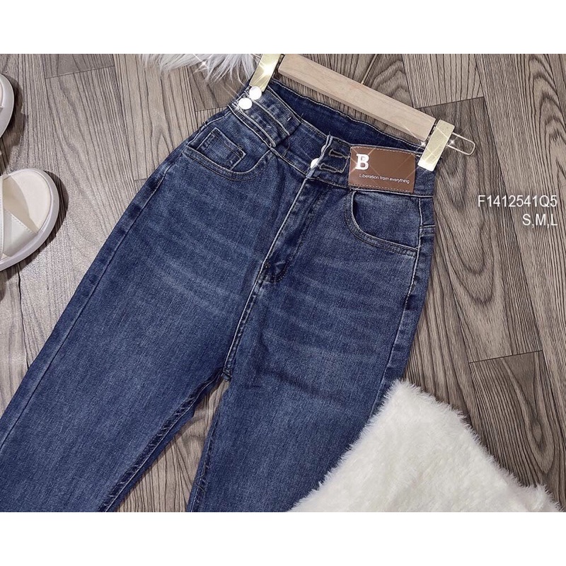 Quần jean dài đính hai nút bên mác chữ B TT1412