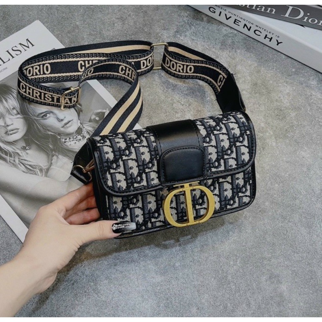 Túi đeo chéo Christian CD chất liệu vải dệt