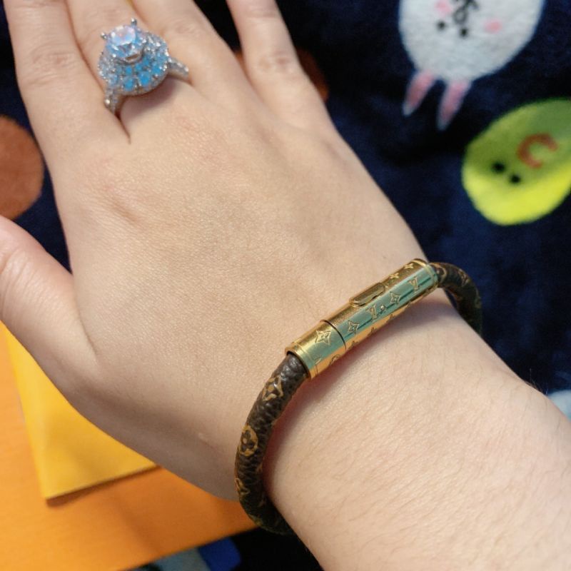 Vòng Tay Louis Vuitton CONFIDENTIAL