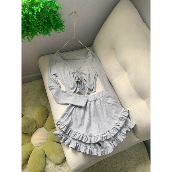 Sét Áo Thun Gân Tay Dài + Quần 2 Tầng Phối Bèo Chuẩn Thời Trang Nữ, Form dáng cực xinh Trẻ trung gợi cảm.