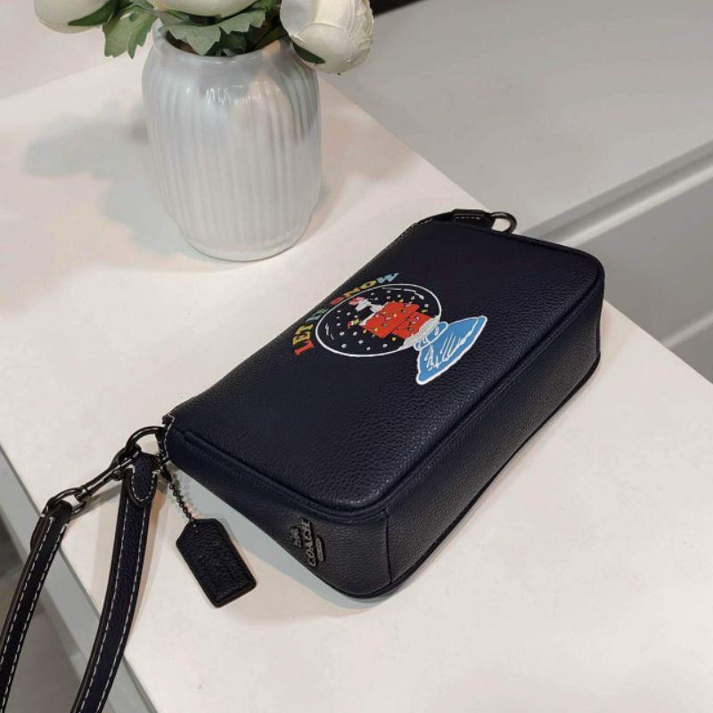 Coach Dáng thuyền vẻ đep của sự quý phái" và năng động hoạ tiết đan sen đã thật xịn sò