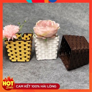 Giỏ cắm hoa khung sắt nan nhựa giả mây 10*10cm