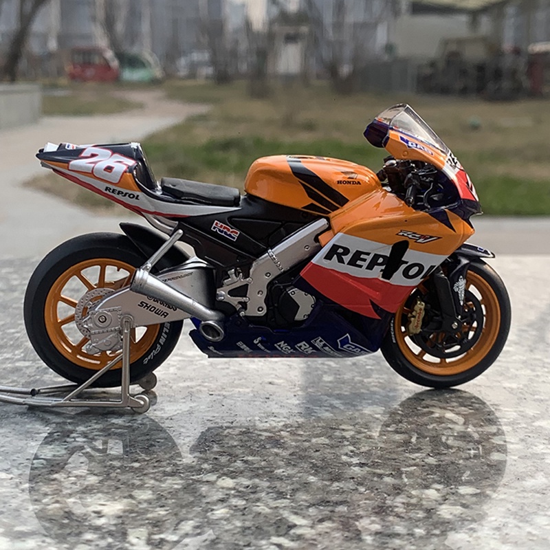 _✇Mô Hình Xe Mô Tô Yamaha Yzr M1 Honda Rc211v Tỉ Lệ 1: 18