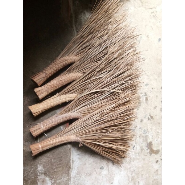 Chổi cọng dừa loại nhỏ để quét bếp