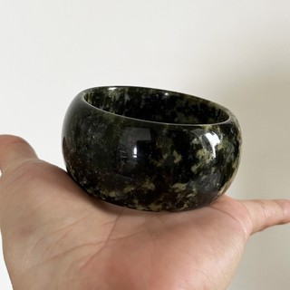 Vòng tay đá thật màu xanh đen bản 3cm ngọc nhiều size cho người mệnh Hỏa và Mộc