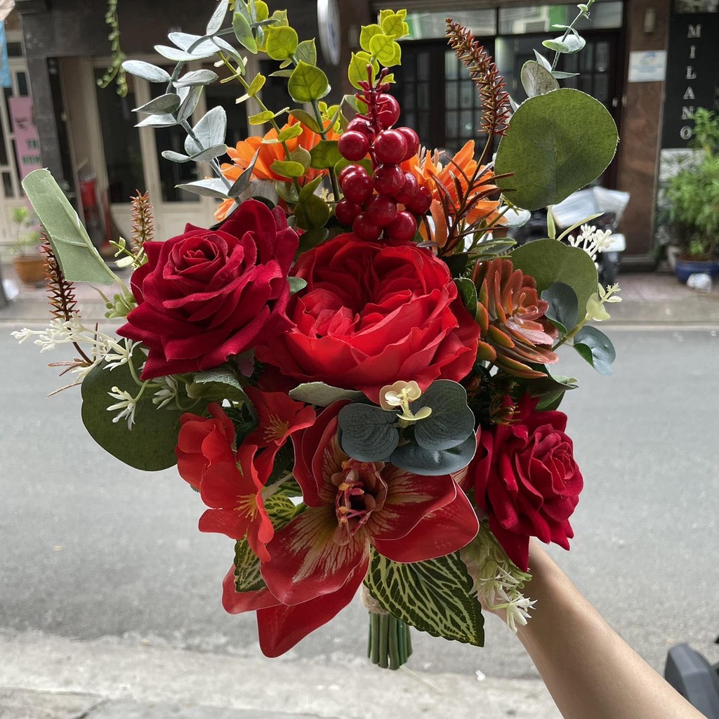 Bó hoa cưới cầm tay cô dâu tông đỏ được các tiệm áo cưới mua nhiều Giangpkc 1202022  Phụ kiện cưới Giang