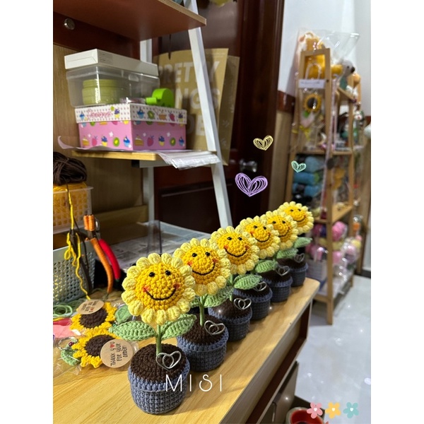 Chậu hoa mặt cười bằng len