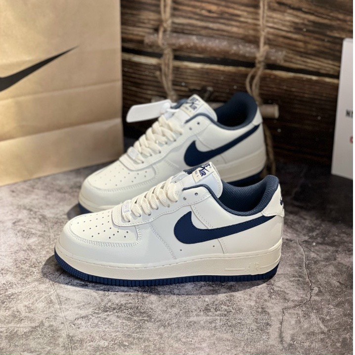 Giày_Nike af1 LV8 Varsity xanh navy, giày_air force 1 trắng sữa viền xanh navy hàng trung cao cấp tặng kèm hộp bảo vệ.