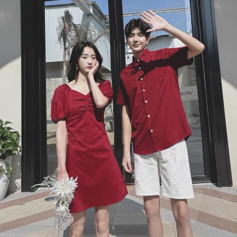 Set áo đôi sơ mi đầm khoét lưng màu đỏ dành cho couple phong cách Hàn Quốc
