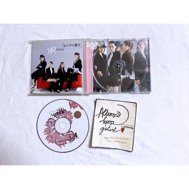 Kara mini album 1st the first Bloooooming gồm CD và mini booklet như hình.