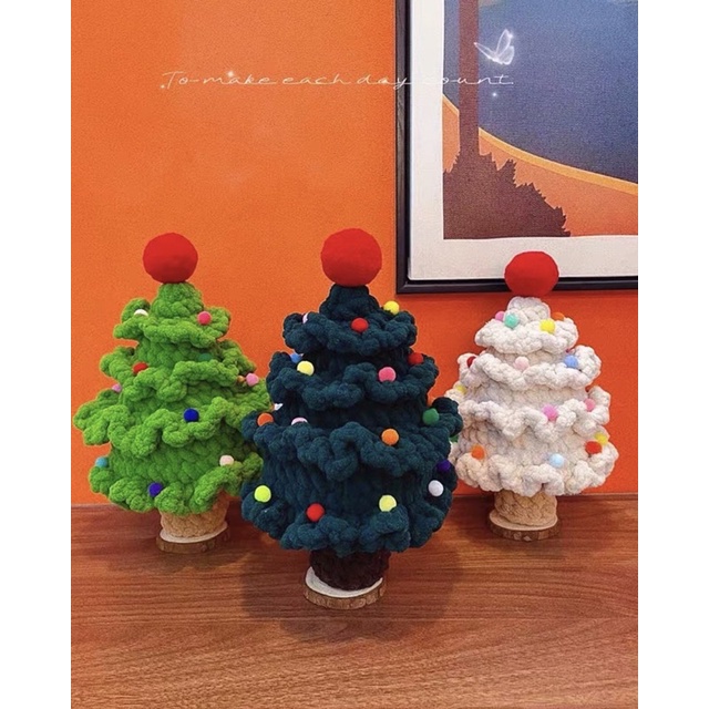 Cây thông bằng len làm quà giáng sinh xinh xắn by TheHerbie