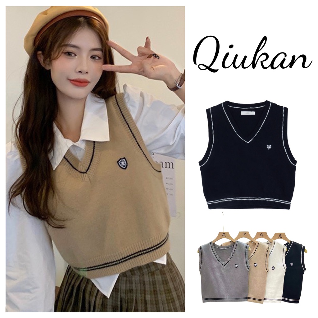 Áo gile ulzzang học sinh cổ V viền đính kèm logo sang trọng, Gile len nữ basic dễ phối đồ QK-014