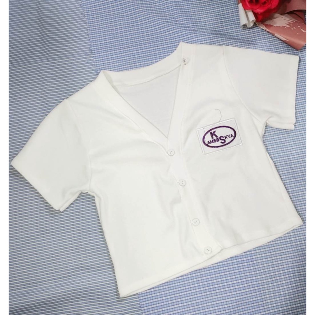 Áo Croptop Cổ Tim Nút Thêu