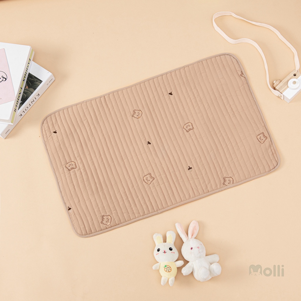 Lót chống thấm cho bé Molli 45x70 cm, tấm lót thay bỉm họa tiết cao cấp