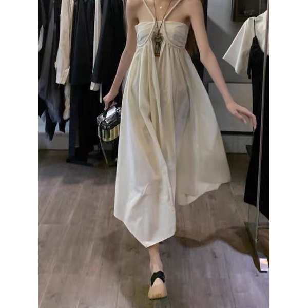 Đầm kem dài cổ yếm