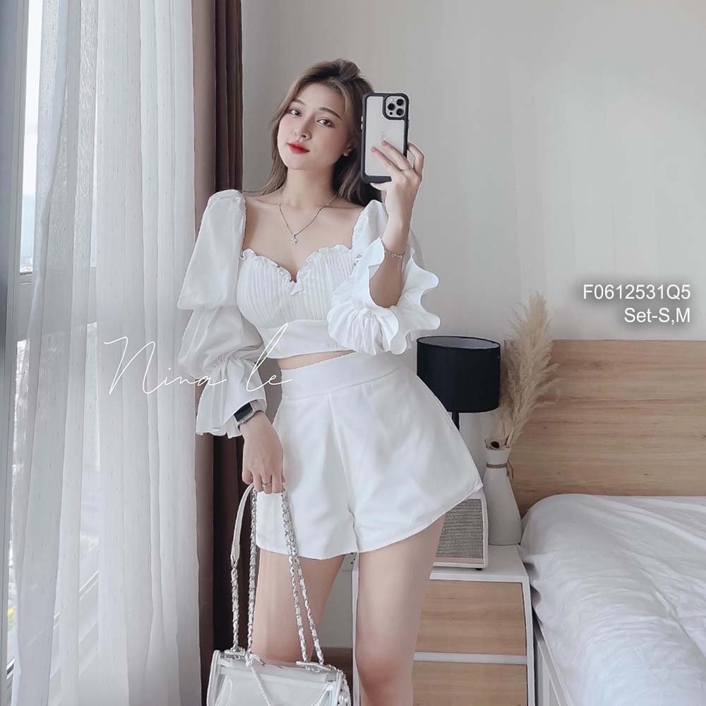 Set bộ trắng áo croptop ngực phối xếp ly tay dài bo kèm quần short hàng QC!