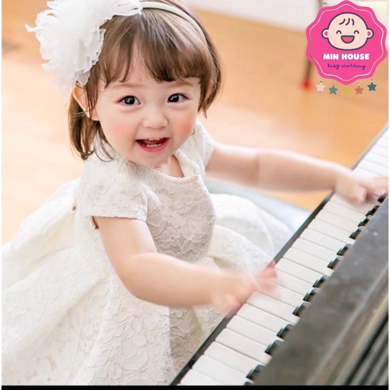 Đầm trắng công chúa tay cánh tiên cổ đính ngọc cho bé gái