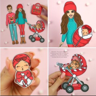 Gia đình búp bê giấy màu đỏ
