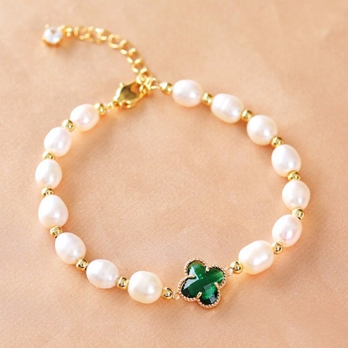 Lắc tay thời trang hạt trai thiên nhiên phối cỏ may mắn, giúp bạn tỏa sáng trong buổi hẹn hò hôm nay