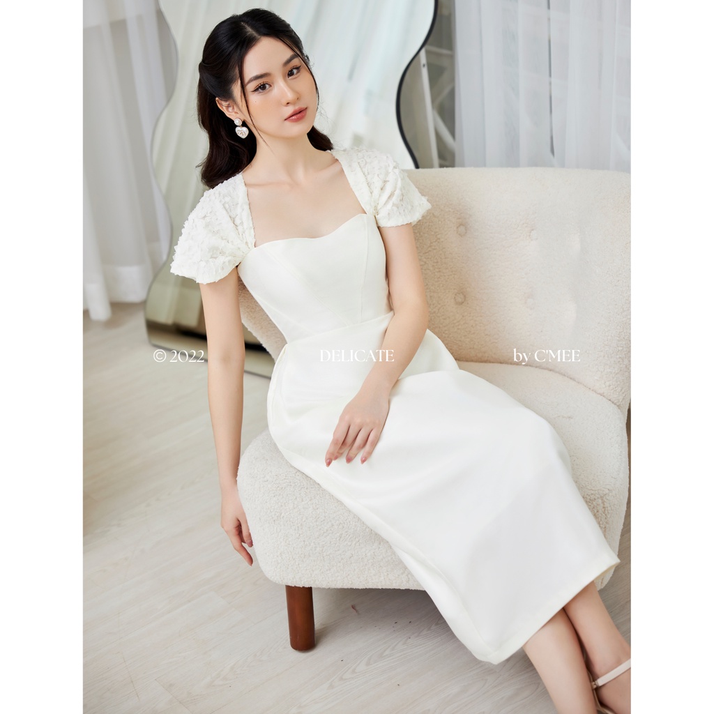 Đầm dài phối ren hoạ tiết nổi 3D Camelia Midi Dress